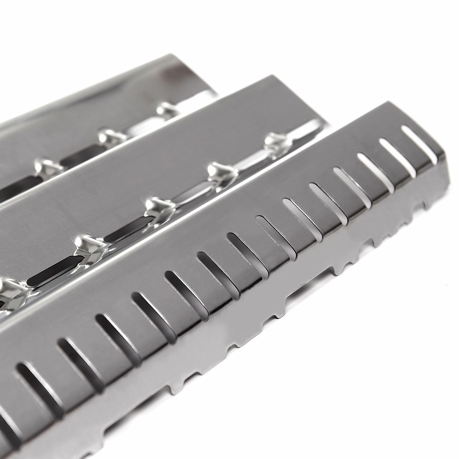 Broil King 18440 Medium Flame Tamer For 40M And 44M Grills 4 Broil King 18440 Medium Flame Tamer For 40M And 44M Grills - Image 2