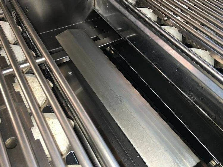 Summerset SIZPRO32-CART-SIZ32 Sizzler Pro Series Gas Grill On Deluxe Cart, 32-Inch 5 Summerset SIZPRO32-CART-SIZ32 Sizzler Pro Series Gas Grill On Deluxe Cart, 32-Inch - Image 3